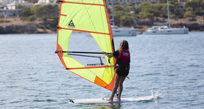 Curso de Windsurf para alumnos de más de 13 años